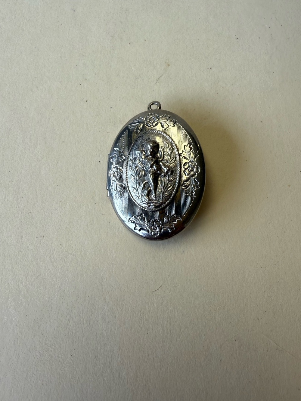 Vintage Silver Dual Sided Cherub Cupid Angel Oval Locket Pendant.
